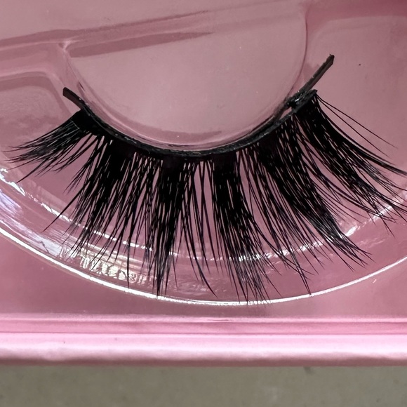 BOMBSHELL Glamnetic Lashes - Picture 4 of 4